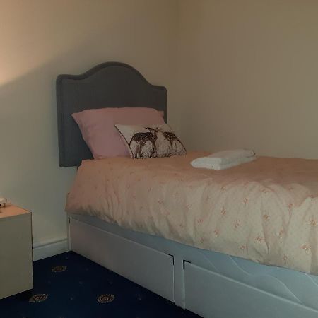 Phoenix Nights Guest House 巴罗弗内斯 外观 照片