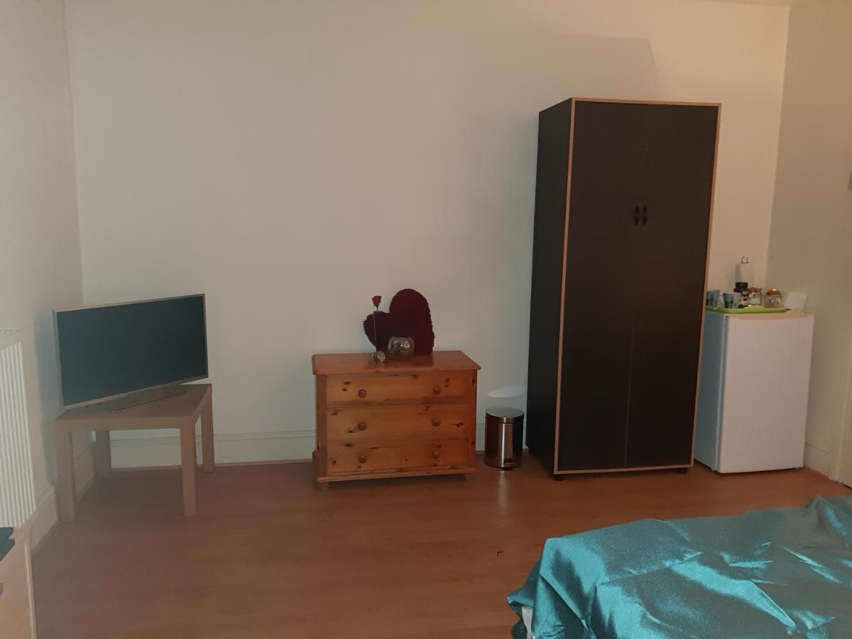 Phoenix Nights Guest House 巴罗弗内斯 外观 照片