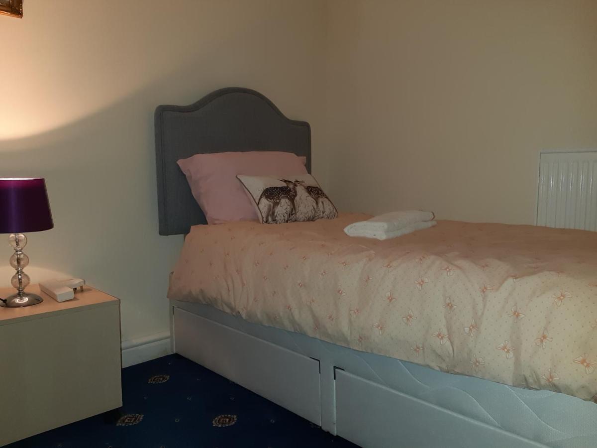 Phoenix Nights Guest House 巴罗弗内斯 外观 照片