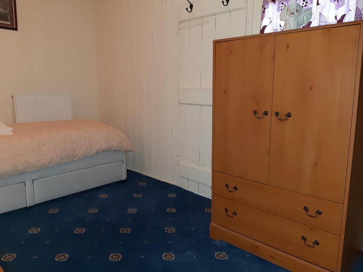 Phoenix Nights Guest House 巴罗弗内斯 外观 照片