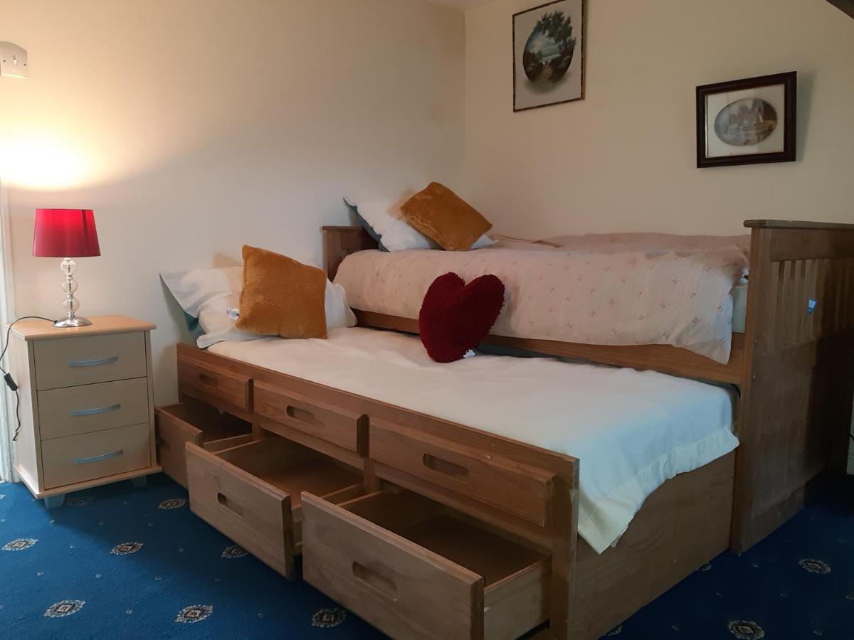 Phoenix Nights Guest House 巴罗弗内斯 外观 照片