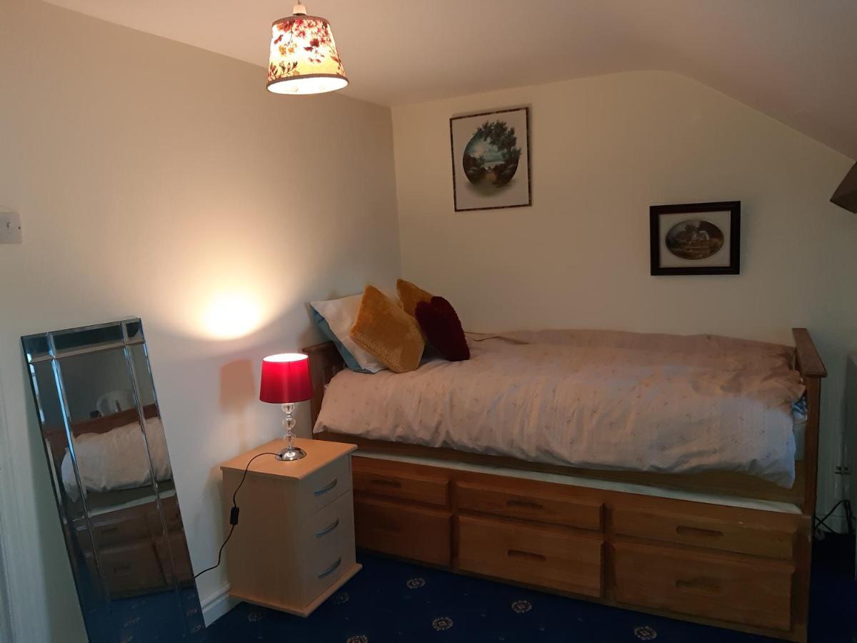 Phoenix Nights Guest House 巴罗弗内斯 外观 照片
