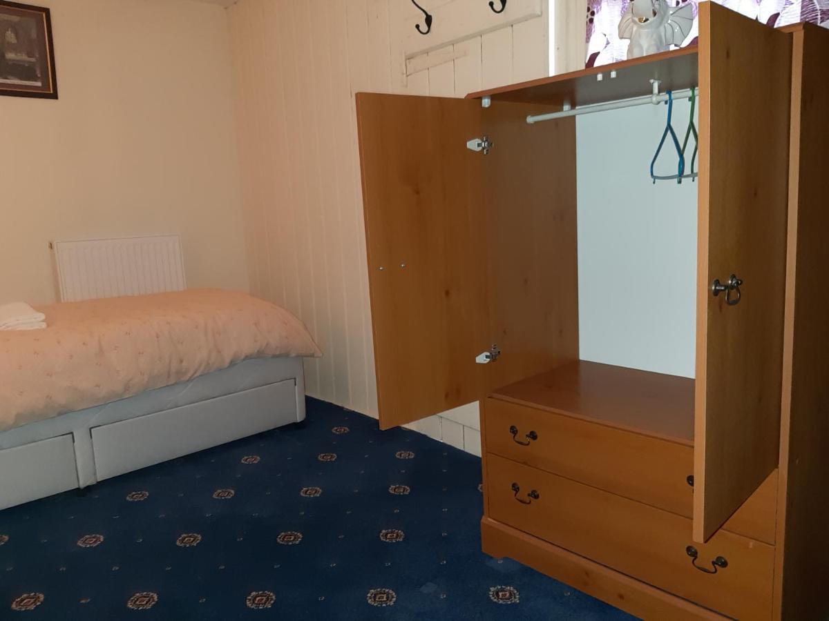 Phoenix Nights Guest House 巴罗弗内斯 外观 照片