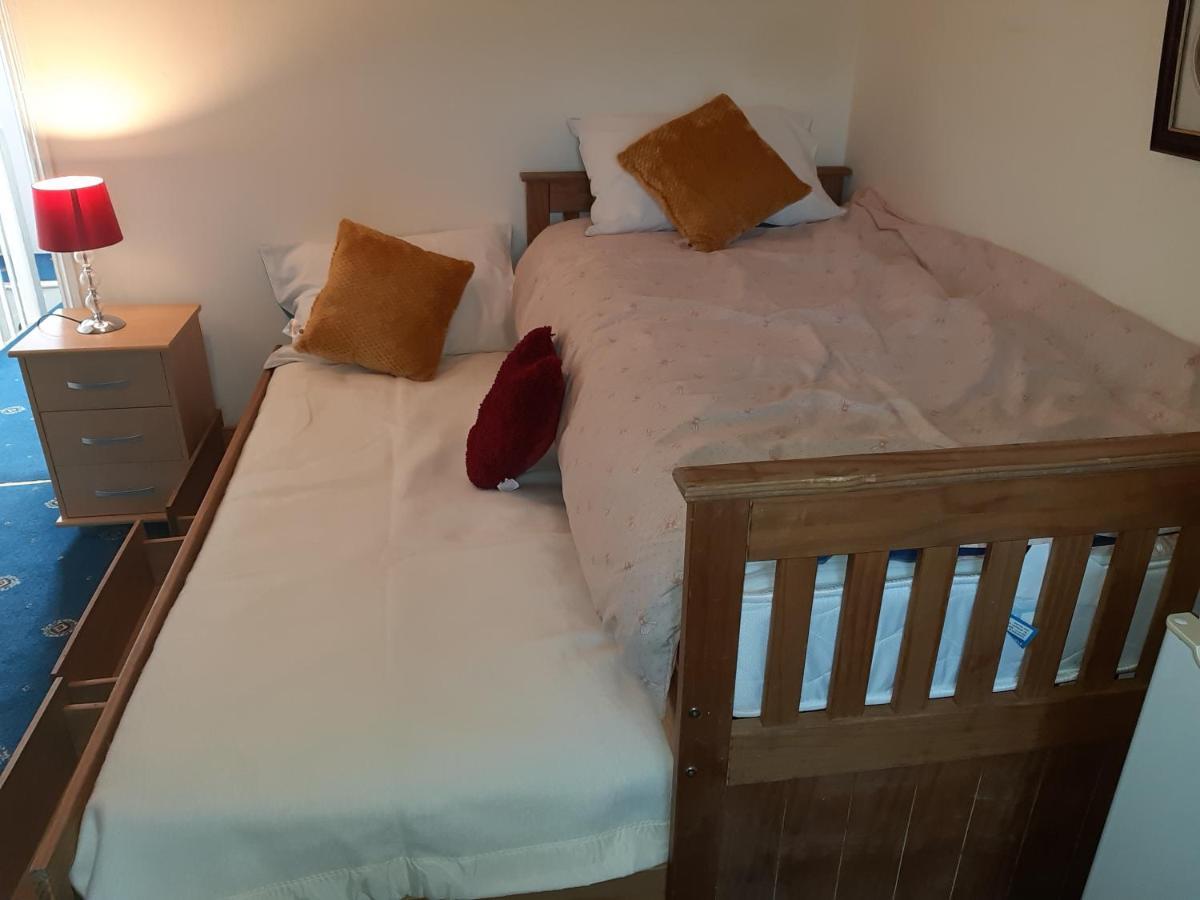 Phoenix Nights Guest House 巴罗弗内斯 外观 照片