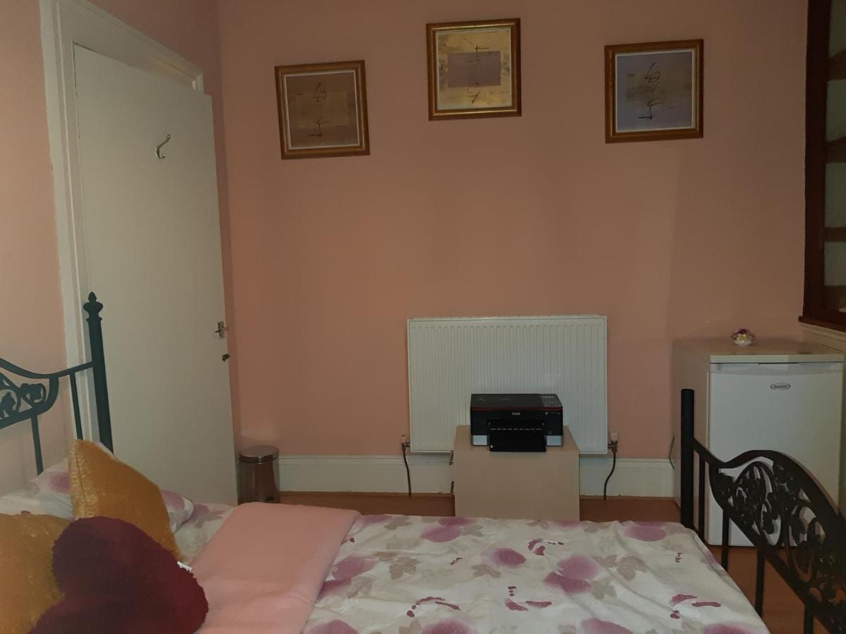 Phoenix Nights Guest House 巴罗弗内斯 外观 照片