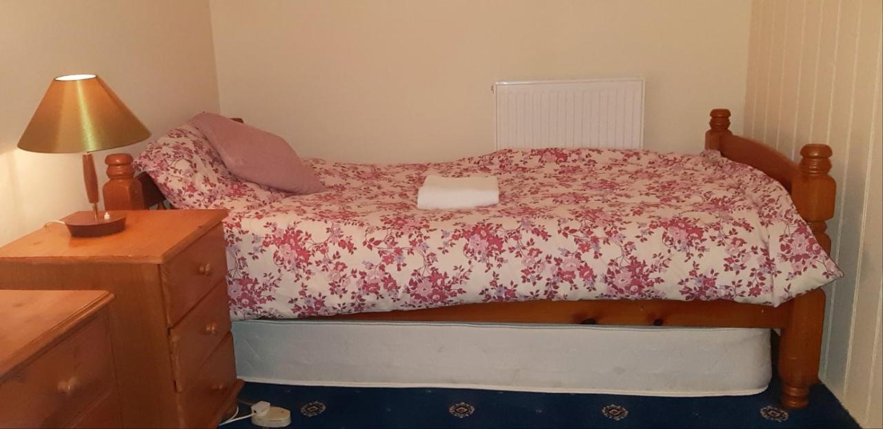 Phoenix Nights Guest House 巴罗弗内斯 外观 照片