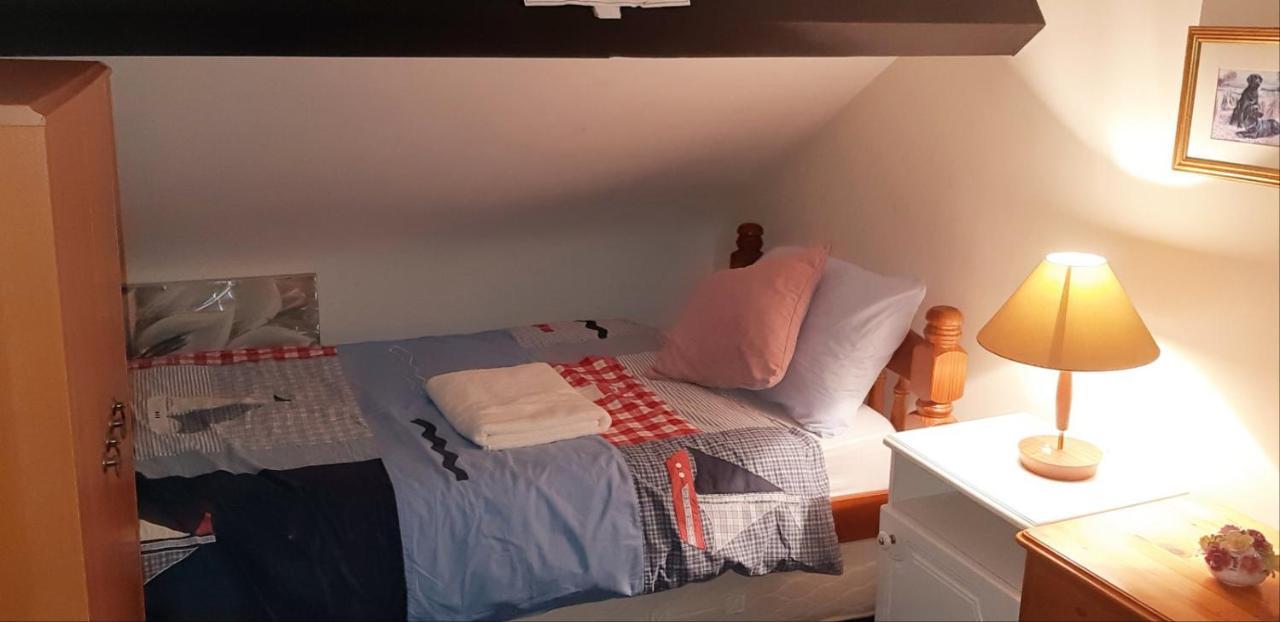 Phoenix Nights Guest House 巴罗弗内斯 外观 照片