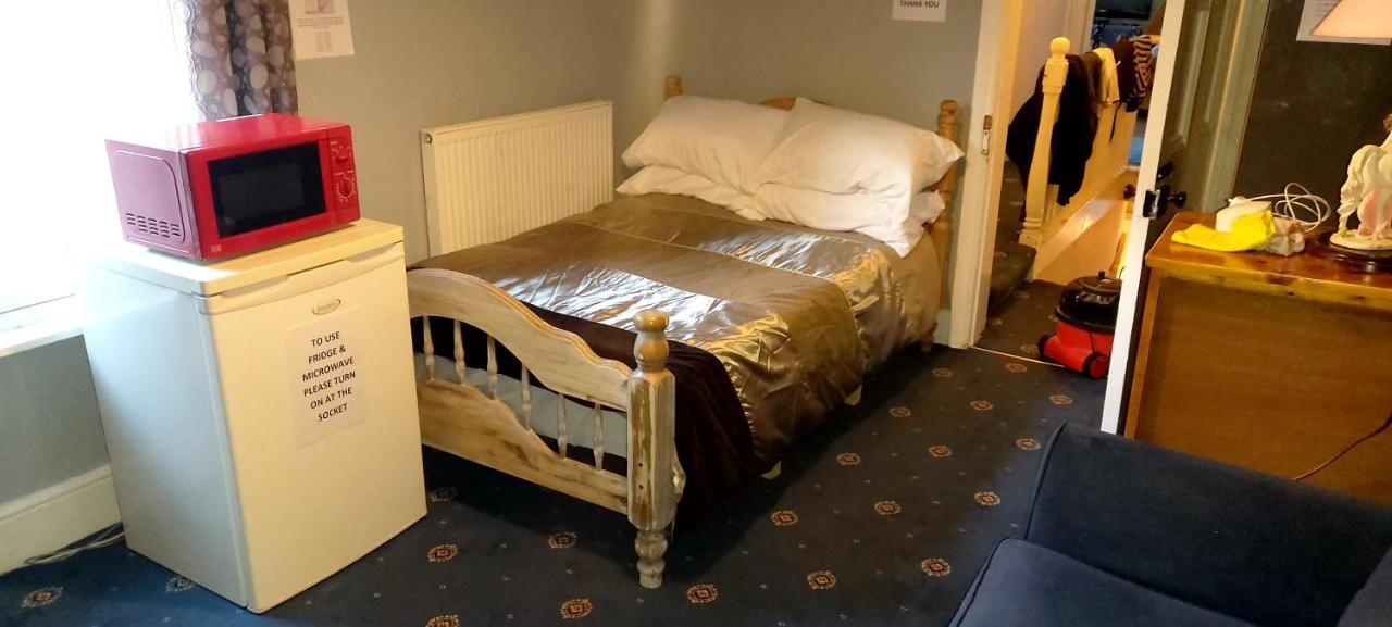 Phoenix Nights Guest House 巴罗弗内斯 外观 照片