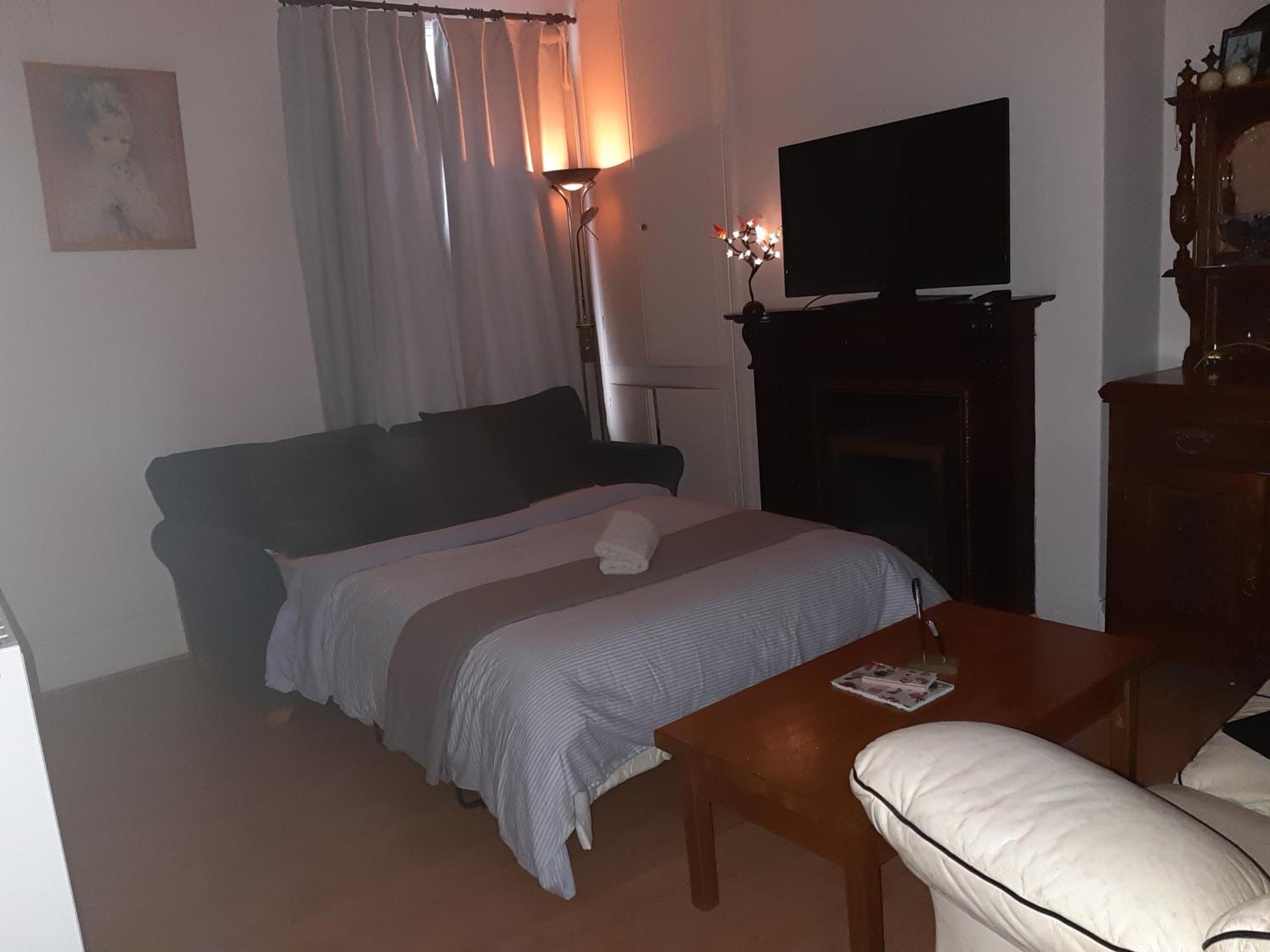 Phoenix Nights Guest House 巴罗弗内斯 外观 照片