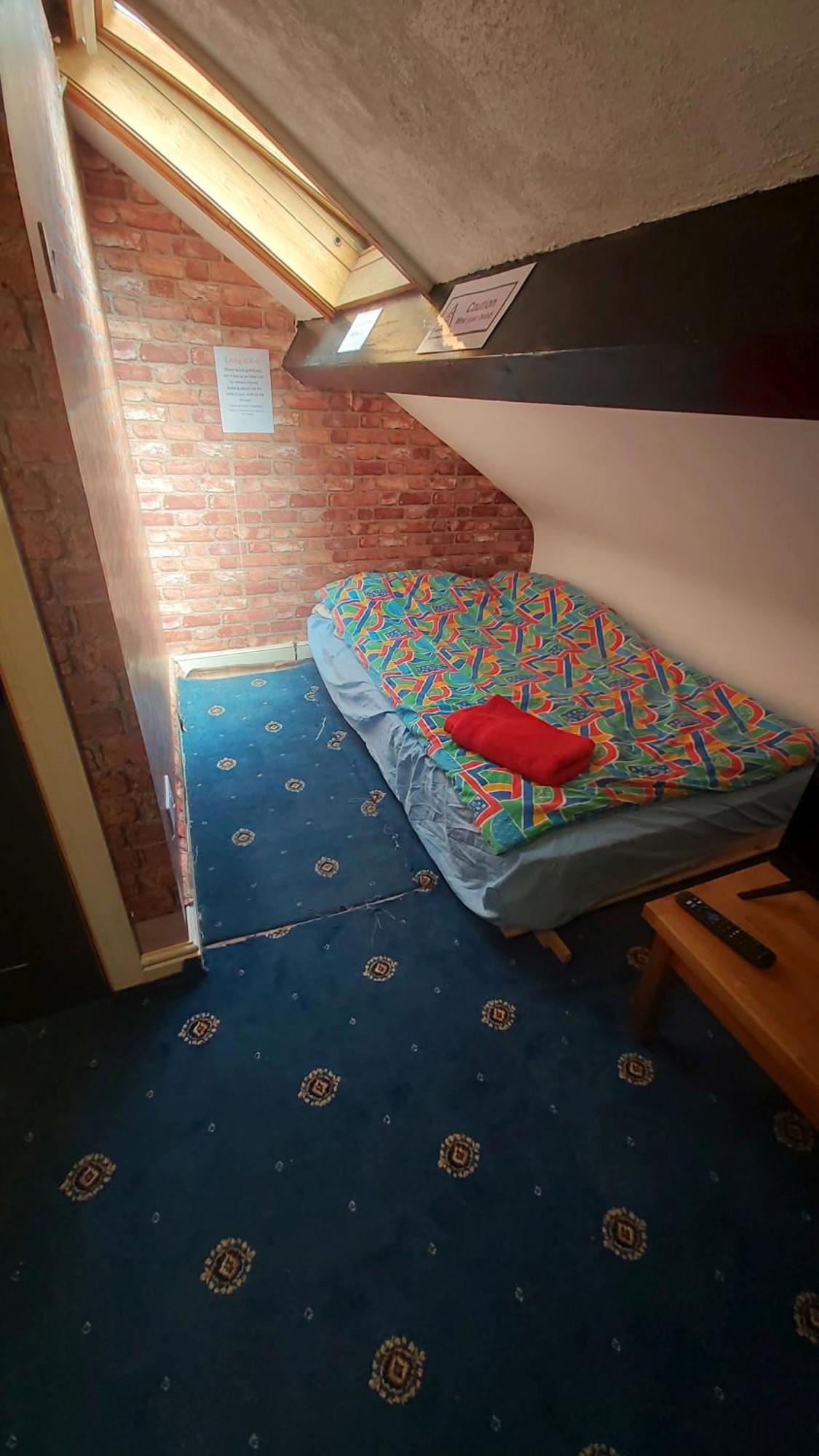 Phoenix Nights Guest House 巴罗弗内斯 外观 照片